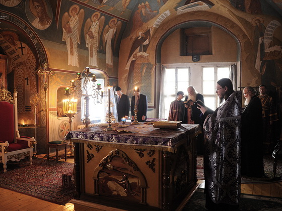 Святейший Патриарх Кирилл совершил утреню Великого четверга в московском Заиконоспасском монастыре
