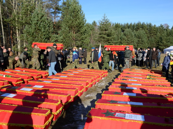 В Невской Дубровке прошла церемония перезахоронения останков советских воинов