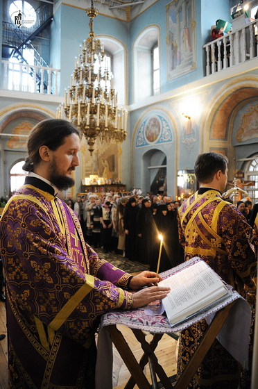 Святейший Патриарх Кирилл совершил утреню Великого четверга в московском Заиконоспасском монастыре